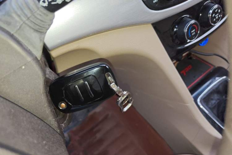 Used Baojun 730 2016 1.5L Manual Comfort Version 7 Seats China V Emission Standard Vehicle Key