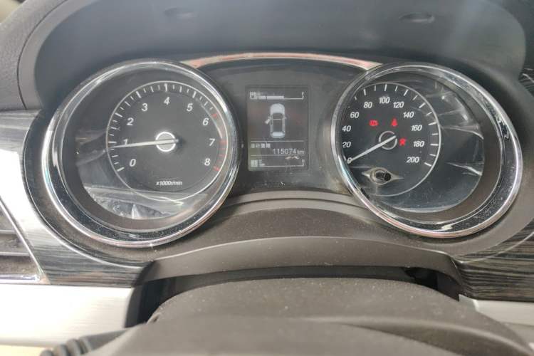 Used Baojun 730 2016 1.5L Manual Comfort Version 7 Seats China V Emission Standard Odometer Close Up