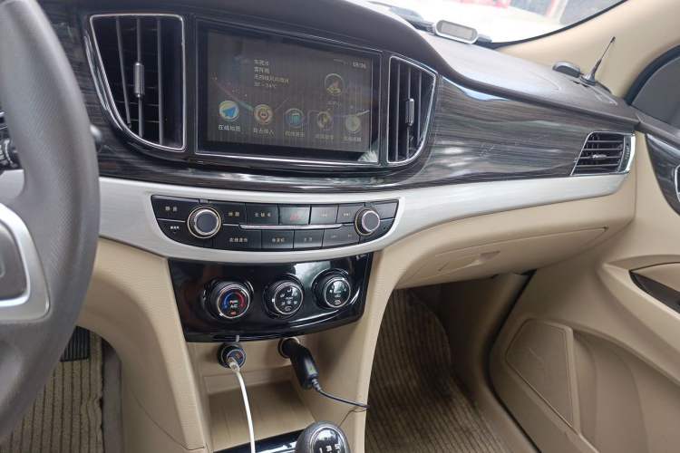 Used Baojun 730 2016 1.5L Manual Comfort Version 7 Seats China V Emission Standard Audio And AC Panel