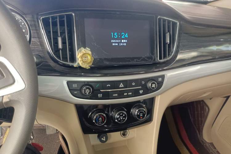 Used Baojun 730 2016 1.8L Manual Comfort Version 7 Seats Audio And AC Panel