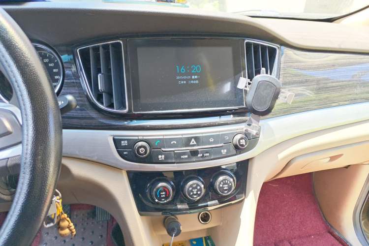 Used Baojun 730 2016 1.5L Manual Comfort Version 7 Seats China V Emission Standard Audio And AC Panel