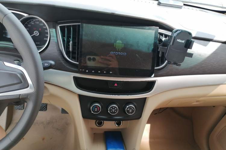 Used Baojun 730 2016 Revised 1.5L Manual Standard Version 7 Seats China V Emission Standard Audio And AC Panel
