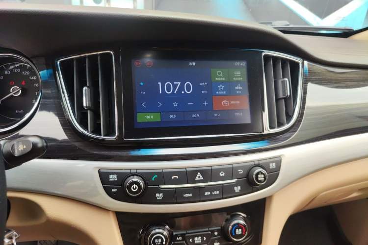 Used Baojun 730 2016 1.5L Manual Luxury Edition 7 Seats Audio And AC Panel