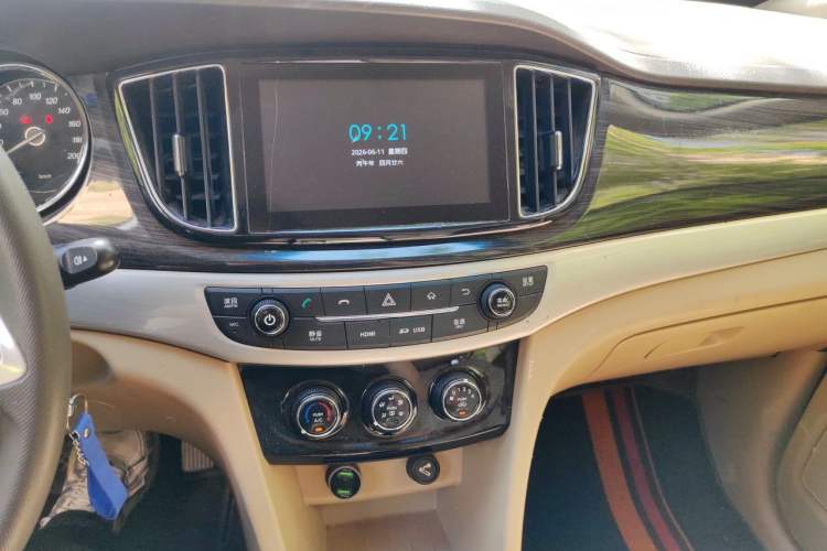 Used Baojun 730 2016 1.8L iAMT Comfort Version 7 Seats Audio And AC Panel