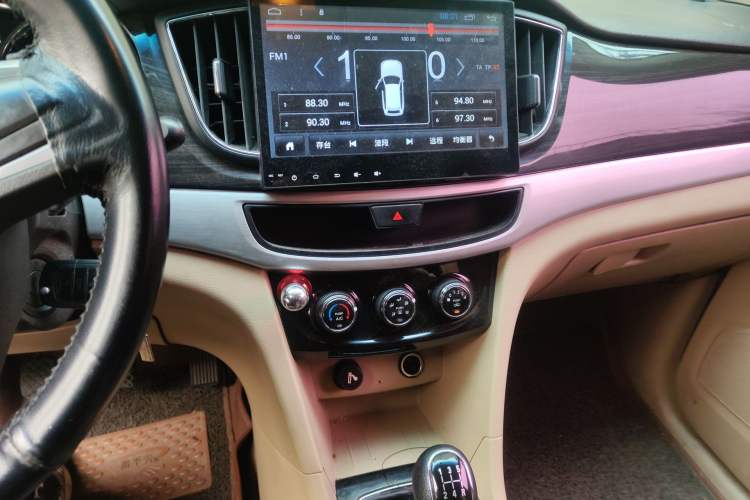 Used Baojun 730 2016 1.5L Manual Comfort Version 7 Seats China V Emission Standard Audio And AC Panel
