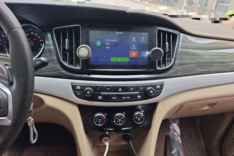 Used Baojun 730 2016 1.5L Manual Comfort Version 7 Seats China V Emission Standard Audio And AC Panel