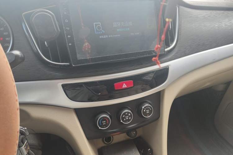 Used Baojun 730 2016 1.5L Manual Standard Version 7 Seats Audio And AC Panel