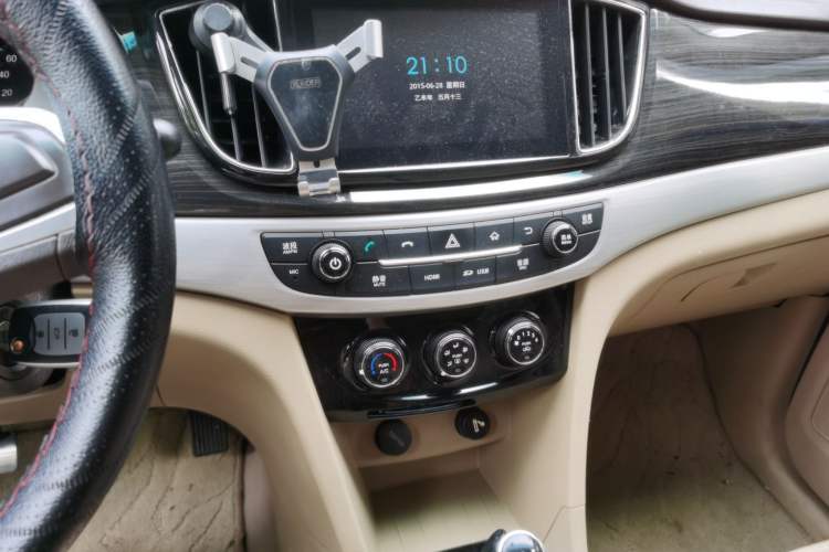 Used Baojun 730 2016 1.5L Manual Comfort Version 7 Seats China V Emission Standard Audio And AC Panel