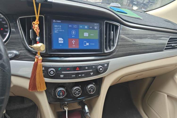 Used Baojun 730 2016 1.5L Manual Comfort Version 7 Seats China V Emission Standard Audio And AC Panel
