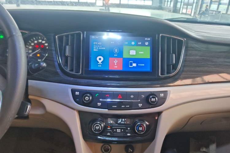 Used Baojun 730 2016 1.5T Manual Luxury Edition 7 Seats Audio And AC Panel