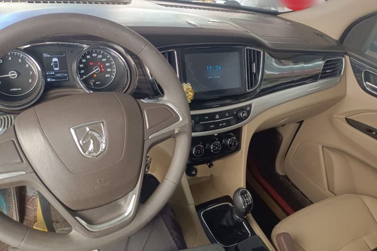 Used Baojun 730 2016 1.8L Manual Comfort Version 7 Seats Center Console