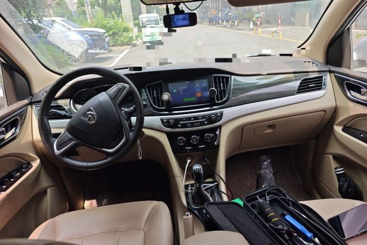 Used Baojun 730 2016 1.5L Manual Comfort Version 7 Seats China V Emission Standard Center Console