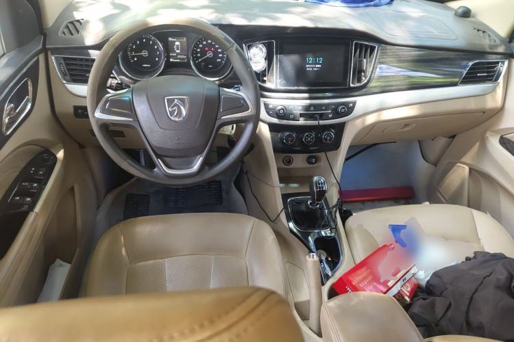 Used Baojun 730 2016 1.5L Manual Comfort Version 7 Seats China V Emission Standard Center Console