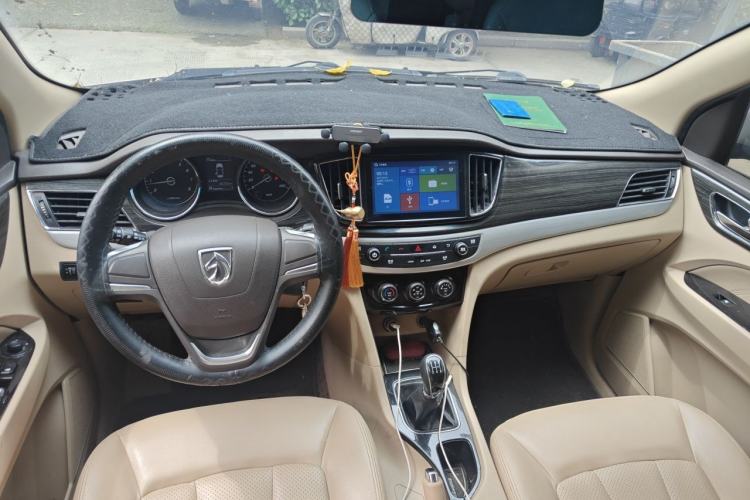 Used Baojun 730 2016 1.5L Manual Comfort Version 7 Seats China V Emission Standard Center Console