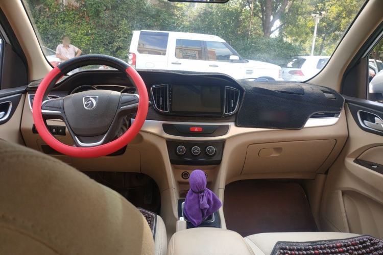 Used Baojun 730 2016 1.5T Manual Standard Version 7 Seats Center Console