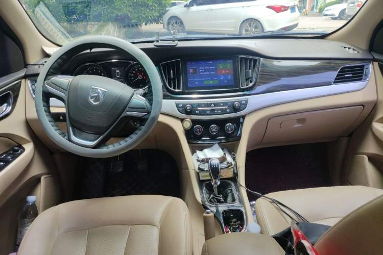 Used Baojun 730 2016 1.8L Manual Comfort Version 7 Seats Center Console