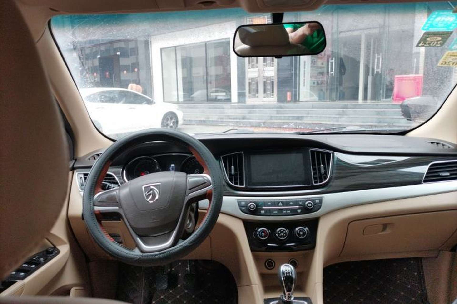 Used Baojun 730 2016 1.5L Manual Comfort Version 7 Seats China V Emission Standard Center Console