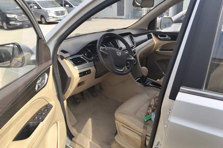 Used Baojun 730 2016 1.5L Manual Luxury Edition 7 Seats Driver Seat