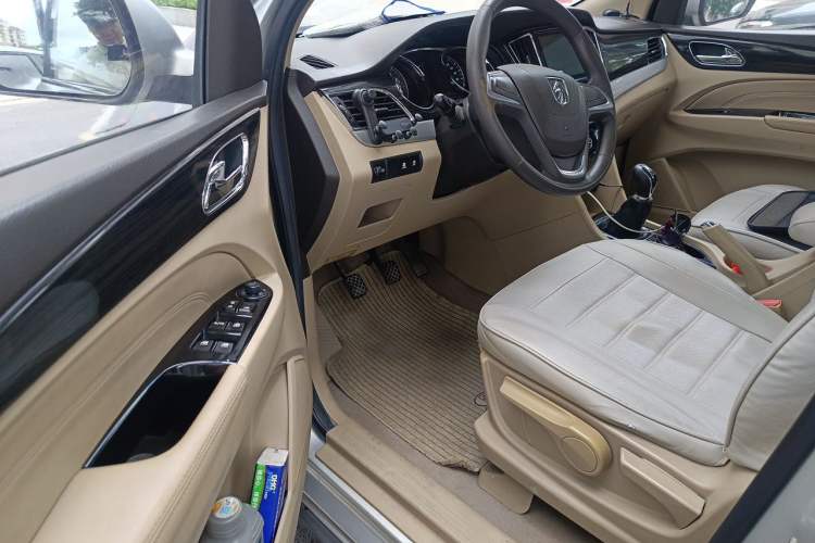 Used Baojun 730 2016 1.5L Manual Comfort Version 7 Seats China V Emission Standard Driver Seat