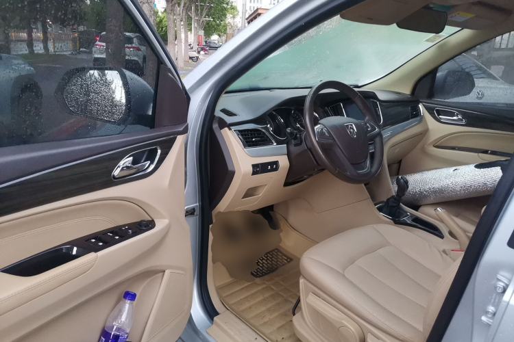 Used Baojun 730 2016 1.5T Manual Luxury Edition 7 Seats Driver Seat