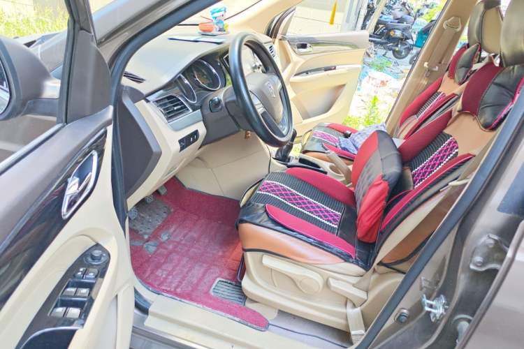 Used Baojun 730 2016 1.5L Manual Comfort Version 7 Seats China V Emission Standard Driver Seat