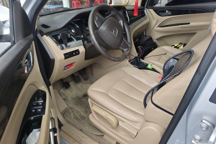 Used Baojun 730 2016 1.5T Manual Comfort Version 7 Seats Driver Seat