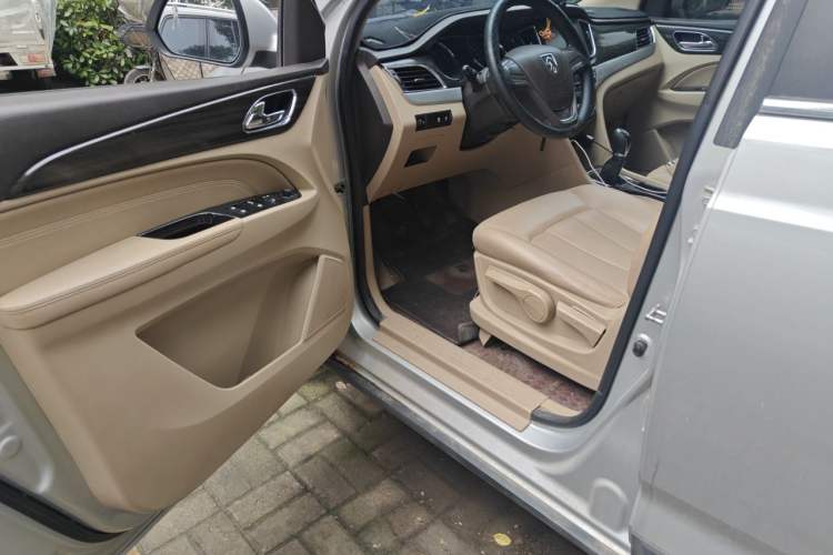 Used Baojun 730 2016 1.5L Manual Comfort Version 7 Seats China V Emission Standard Driver Seat