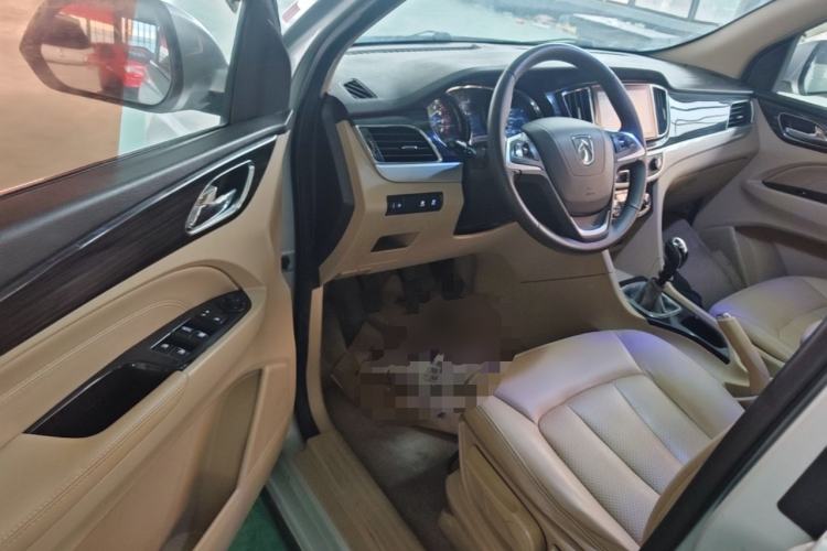 Used Baojun 730 2016 1.5T Manual Luxury Edition 7 Seats Driver Seat