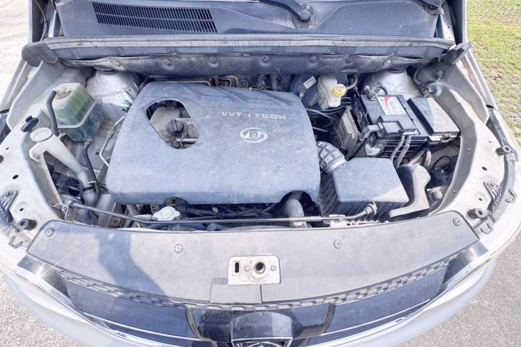 Used Baojun 730 2016 1.8L Manual Comfort Version 7 Seats Engine Bay