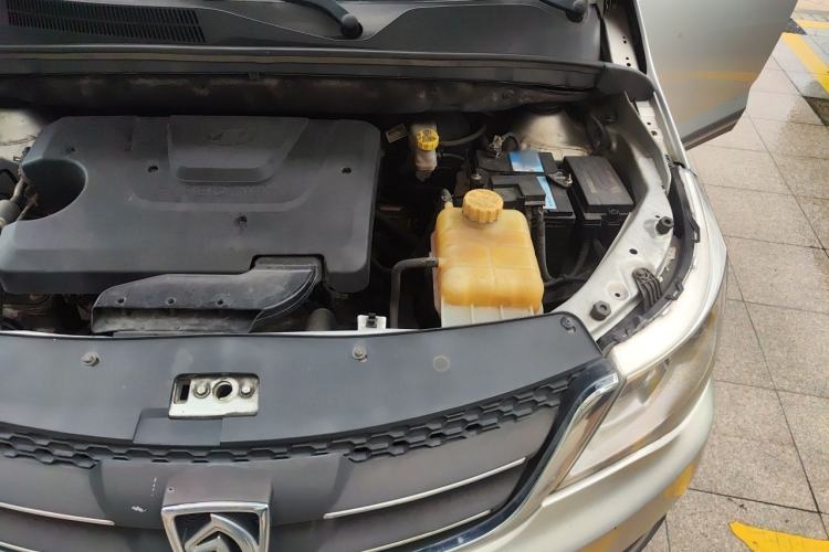 Used Baojun 730 2016 1.5L Manual Luxury Edition 7 Seats Engine Bay Left