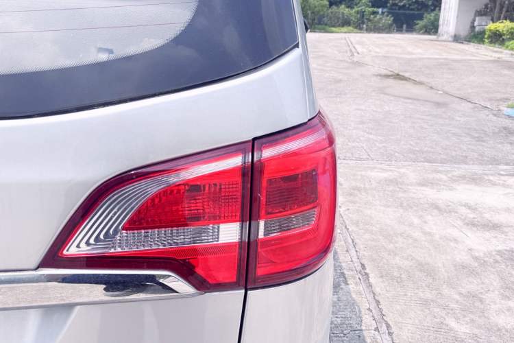 Used Baojun 730 2016 1.8L Manual Comfort Version 7 Seats Exterior 9
