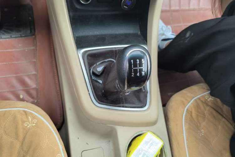 Used Baojun 730 2016 1.5L Manual Comfort Version 7 Seats China V Emission Standard Gear Lever