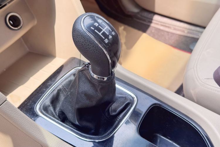 Used Baojun 730 2016 1.8L Manual Comfort Version 7 Seats Gear Lever