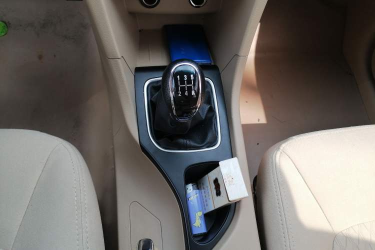 Used Baojun 730 2016 Revised 1.5L Manual Standard Version 7 Seats China V Emission Standard Gear Lever