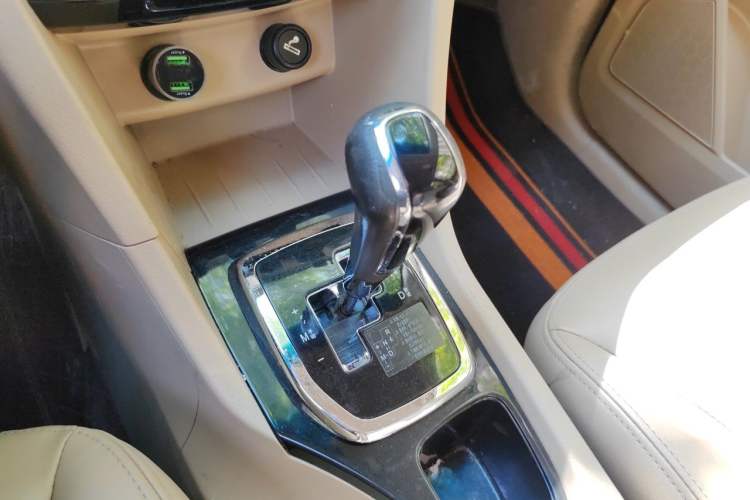 Used Baojun 730 2016 1.8L iAMT Comfort Version 7 Seats Gear Lever