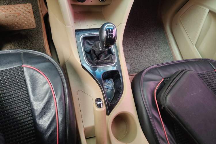 Used Baojun 730 2016 1.5L Manual Comfort Version 7 Seats China V Emission Standard Gear Lever