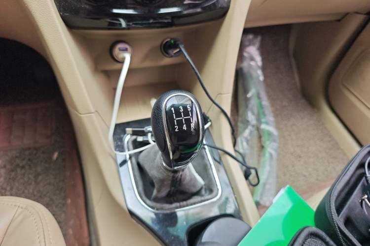 Used Baojun 730 2016 1.5L Manual Comfort Version 7 Seats China V Emission Standard Gear Lever