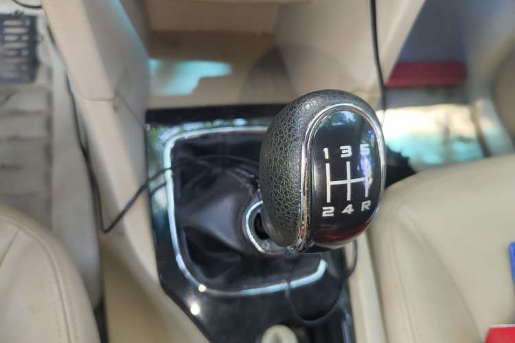 Used Baojun 730 2016 1.5L Manual Comfort Version 7 Seats China V Emission Standard Gear Lever