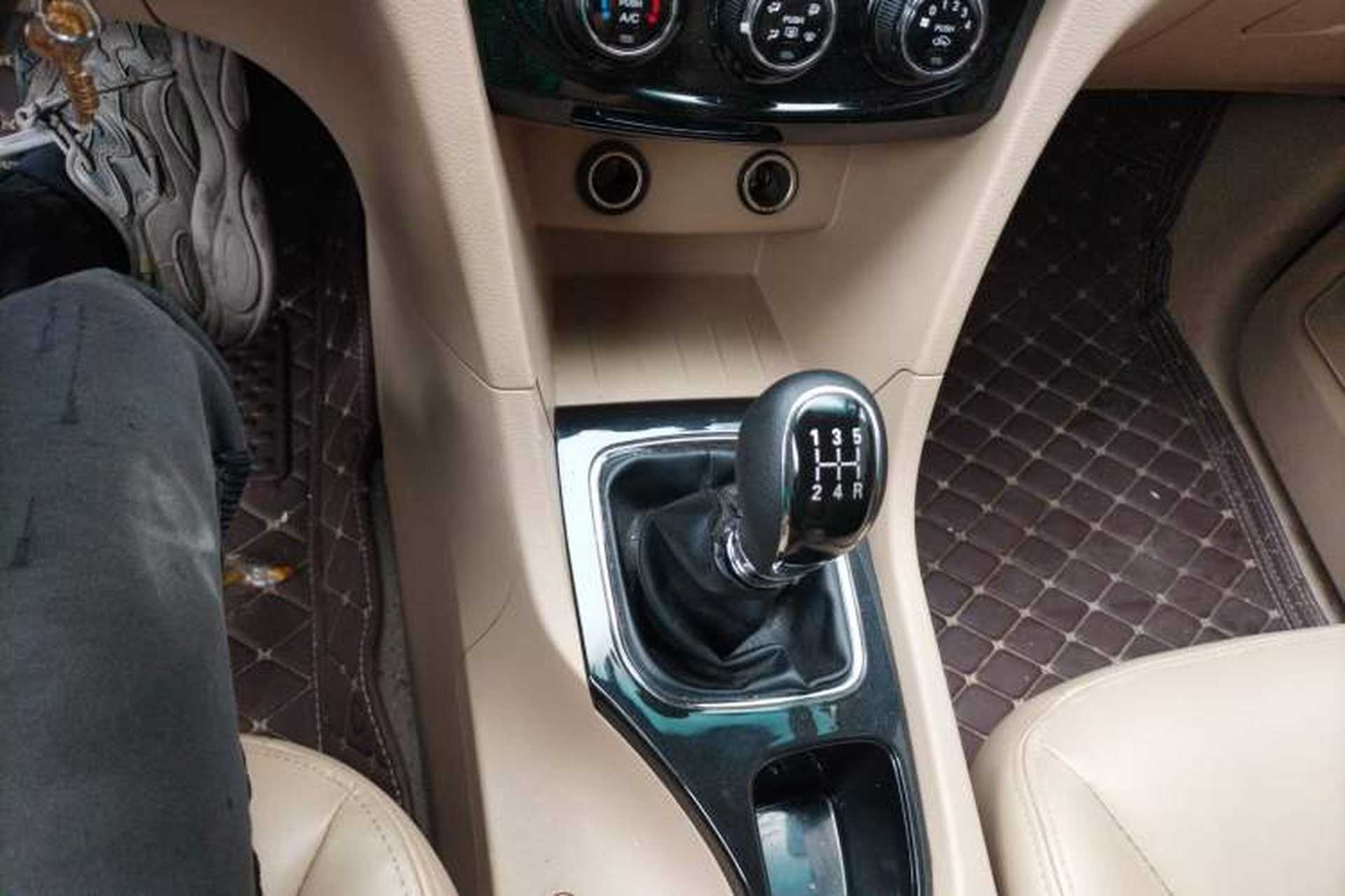 Used Baojun 730 2016 1.5L Manual Comfort Version 7 Seats China V Emission Standard Gear Lever