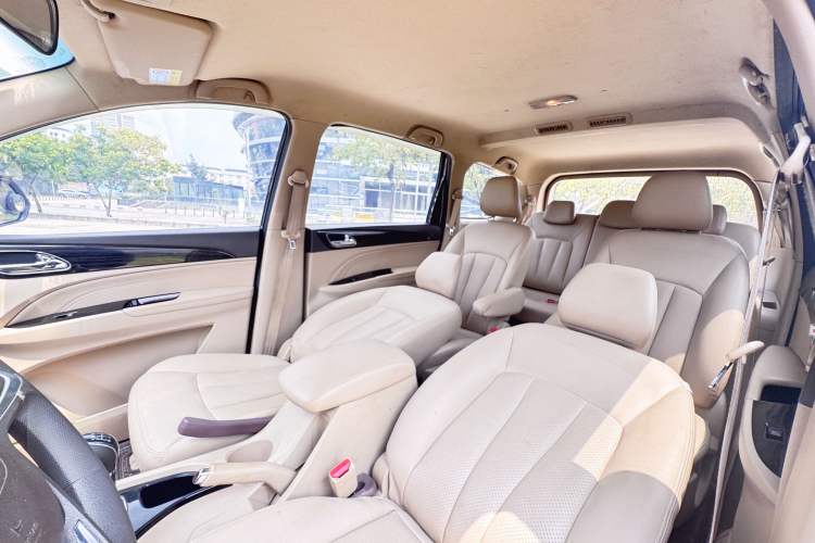 Used Baojun 730 2016 1.8L Manual Comfort Version 7 Seats Headliner