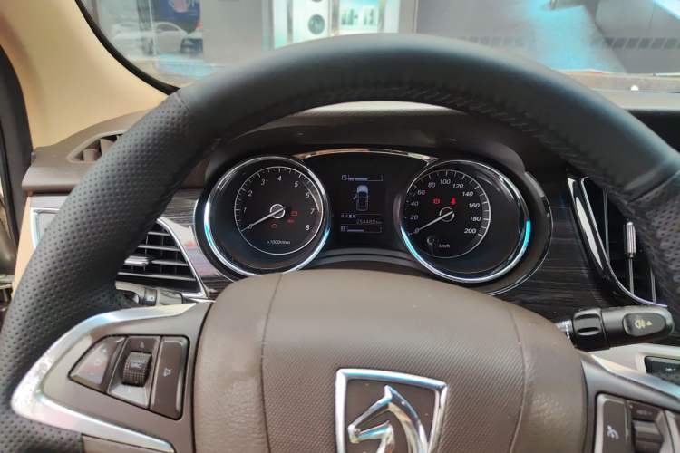 Used Baojun 730 2016 1.5L Manual Luxury Edition 7 Seats Instrument Cluster