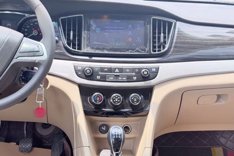 Used Baojun 730 2016 1.8L Manual Comfort Version 7 Seats Interior 10