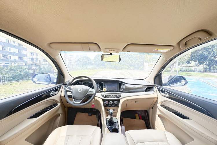 Used Baojun 730 2016 1.8L Manual Comfort Version 7 Seats Interior 2
