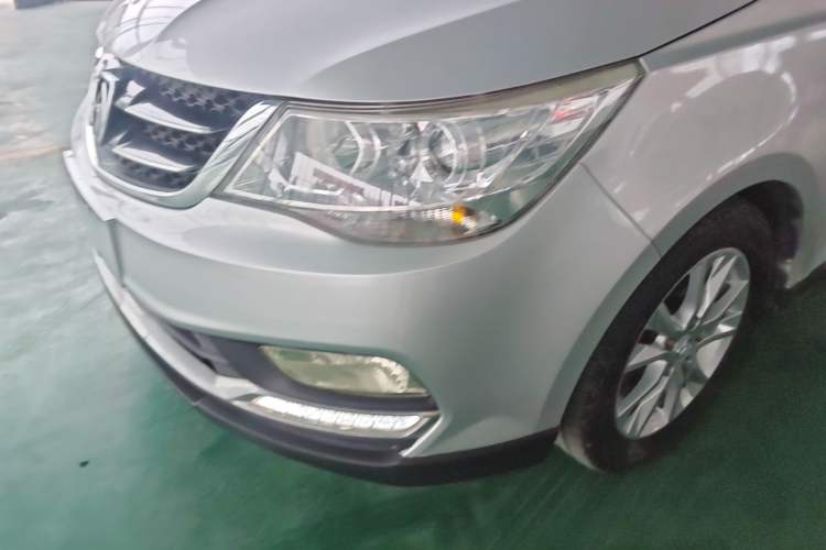 Used Baojun 730 2016 1.5T Manual Luxury Edition 7 Seats Left Front Headlight