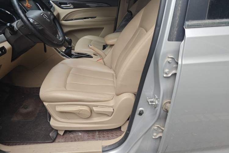 Used Baojun 730 2016 1.5L Manual Comfort Version 7 Seats China V Emission Standard Left Front Seat