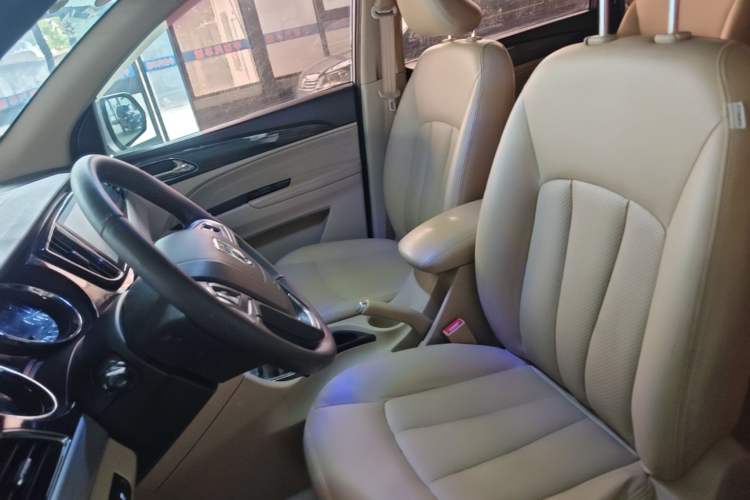Used Baojun 730 2016 1.5T Manual Luxury Edition 7 Seats Left Front Seat