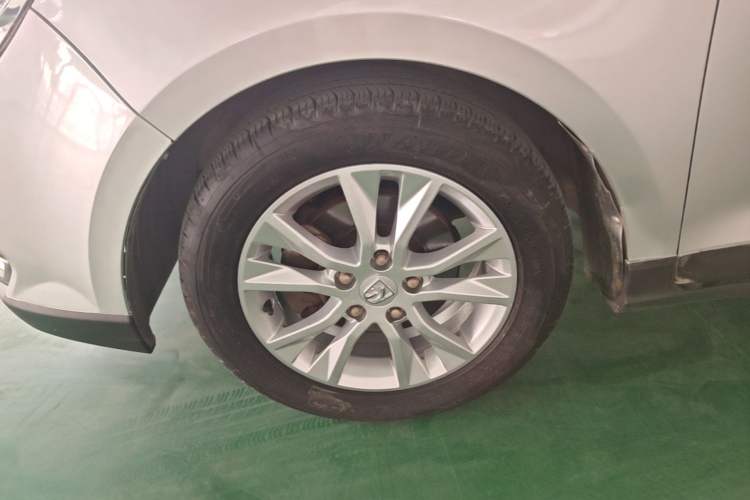Used Baojun 730 2016 1.5T Manual Luxury Edition 7 Seats Left Front Wheel Hub