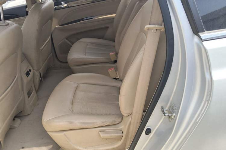 Used Baojun 730 2016 1.5L Manual Luxury Edition 7 Seats Left Rear Seat