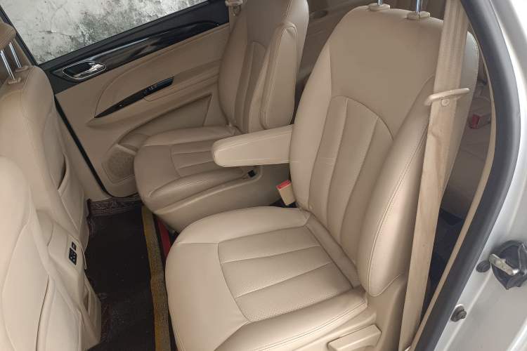 Used Baojun 730 2016 1.8L Manual Comfort Version 7 Seats Left Rear Seat