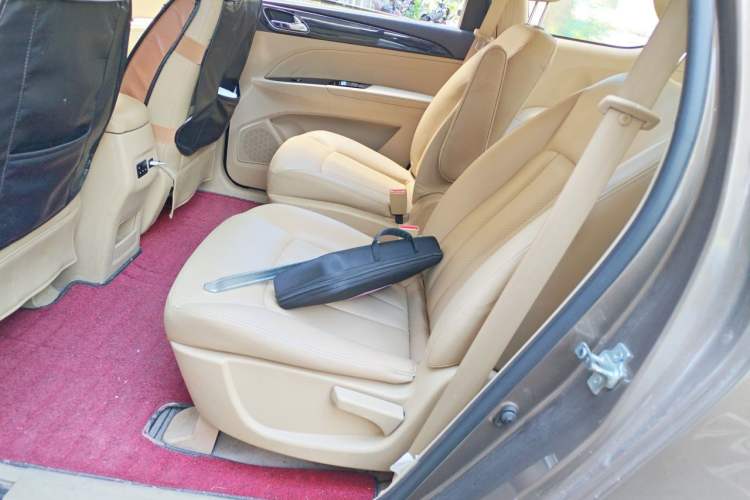Used Baojun 730 2016 1.5L Manual Comfort Version 7 Seats China V Emission Standard Left Rear Seat